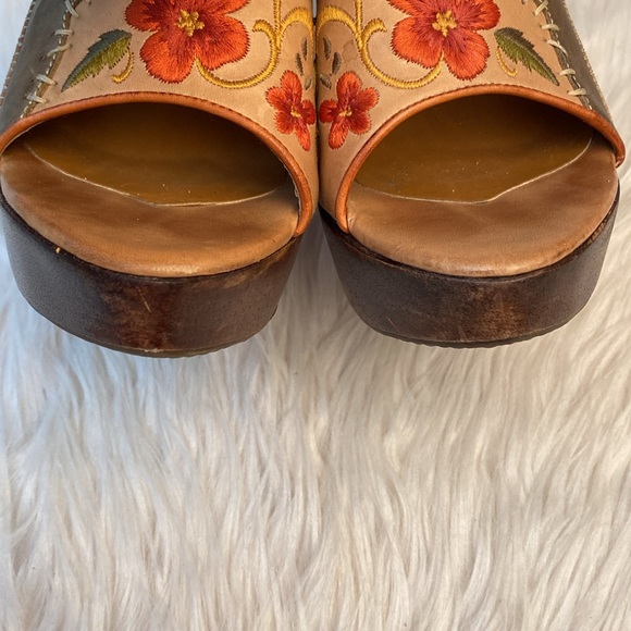 Pazzo Embroidered Leather Platform Wood Heel Sandals, Size 8.5M - Picture 12 of 16